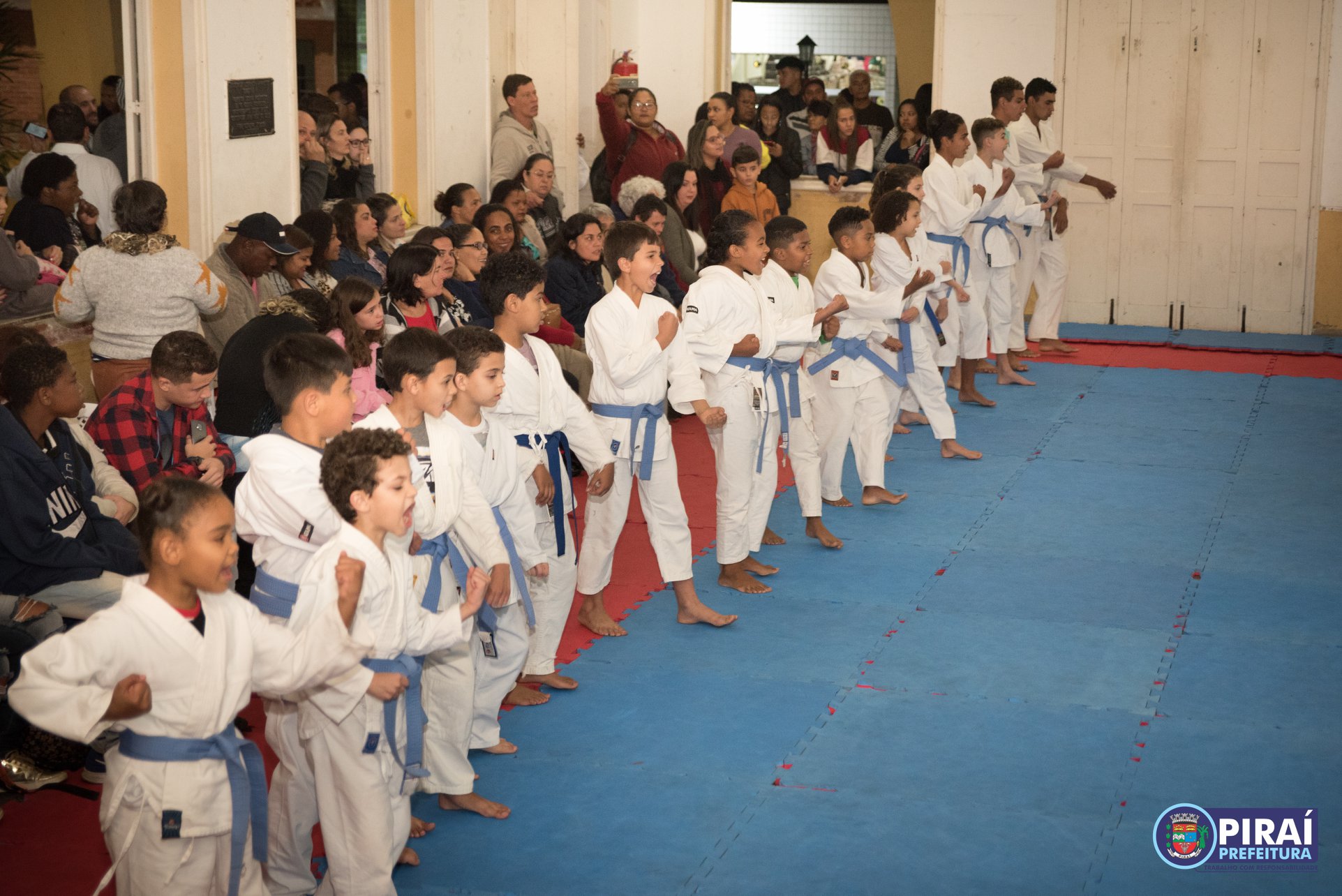 Escola De Karatê Realiza Cerimônia De Troca De Faixas 