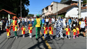 O tradicional desfile escolar em Santanésia