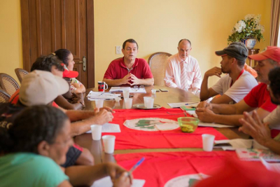 Prefeito recebe representantes dos assentamentos Terra da Paz e Roseli Nunes