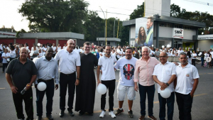 1ª Caminhada da Família, um evento que reuniu dezenas de pessoas de diversas religiões.