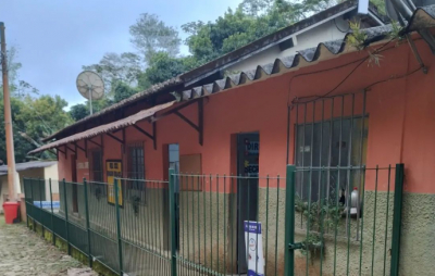 Escola Municipal Eugênio Lourenço Côrrea na Serra do Matoso Recebe Grades de Proteção para Garantir Segurança dos Alunos